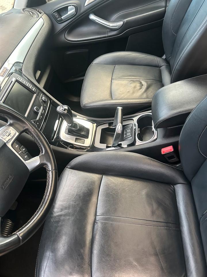 Ford S-Max 2012 — photo 17