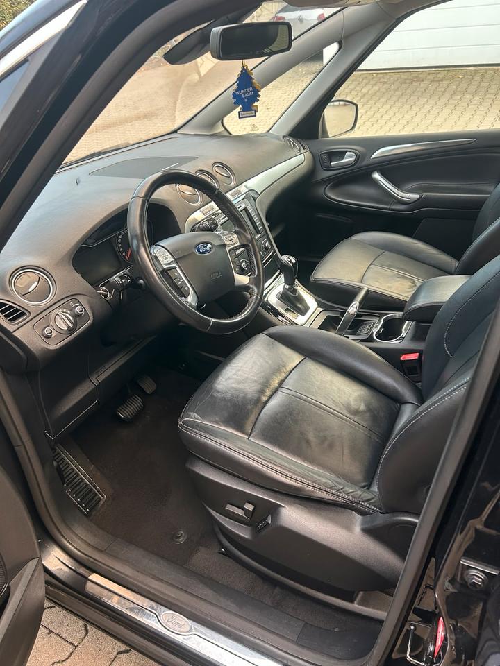 Ford S-Max 2012 — photo 18