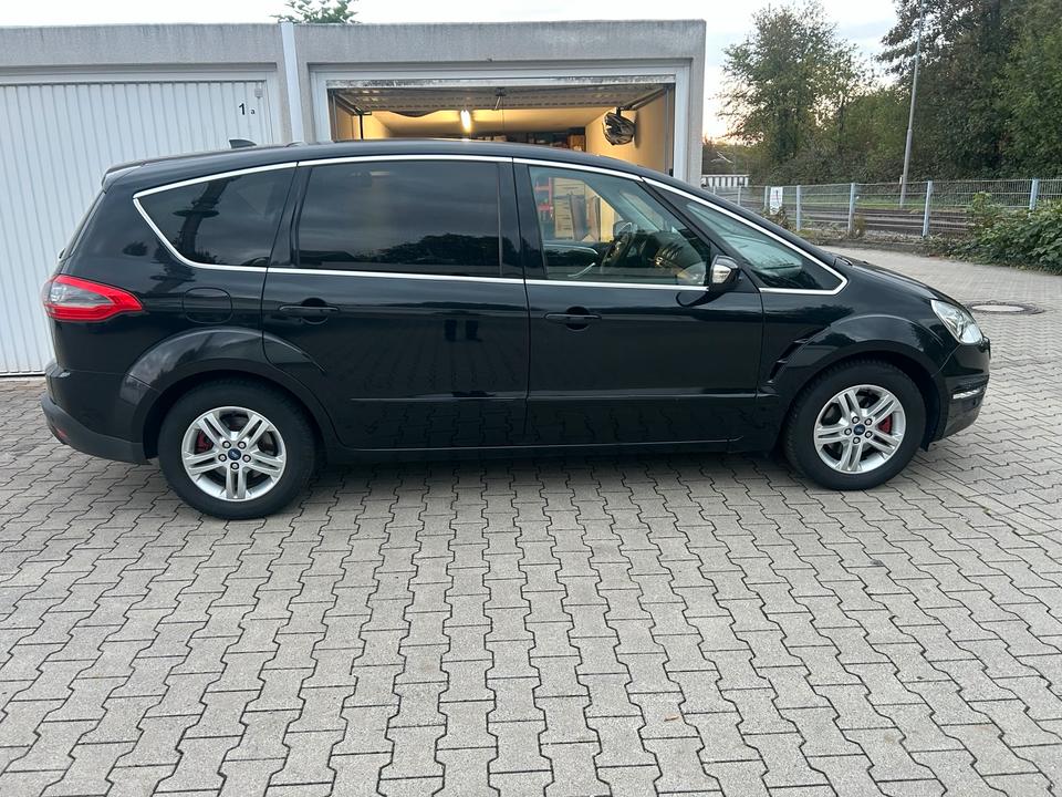 Ford S-Max 2012 — rear view