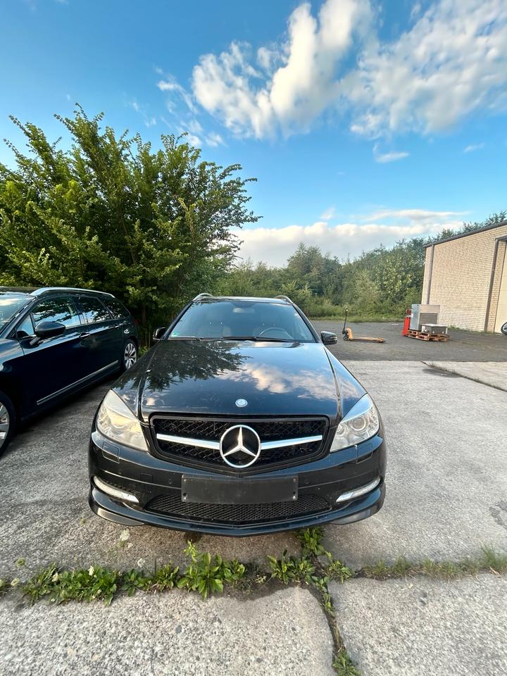 Mercedes Benz 350 2010 — rear view
