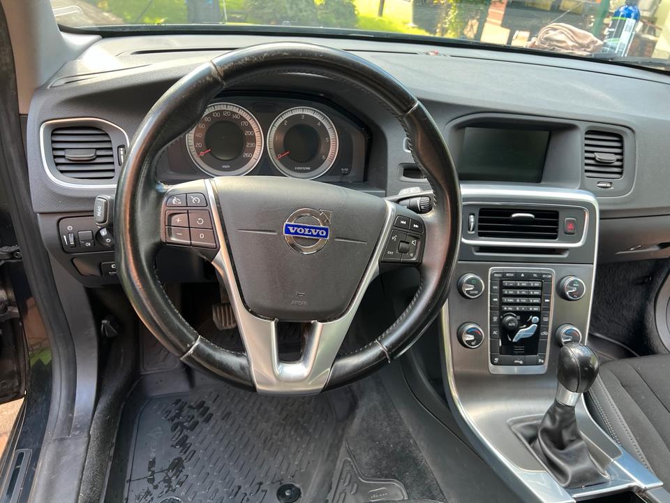 Volvo V60 2012 — photo 11
