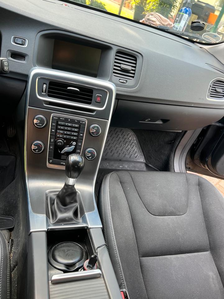 Volvo V60 2012 — photo 12