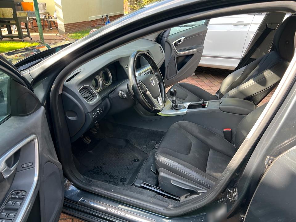 Volvo V60 2012 — photo 13