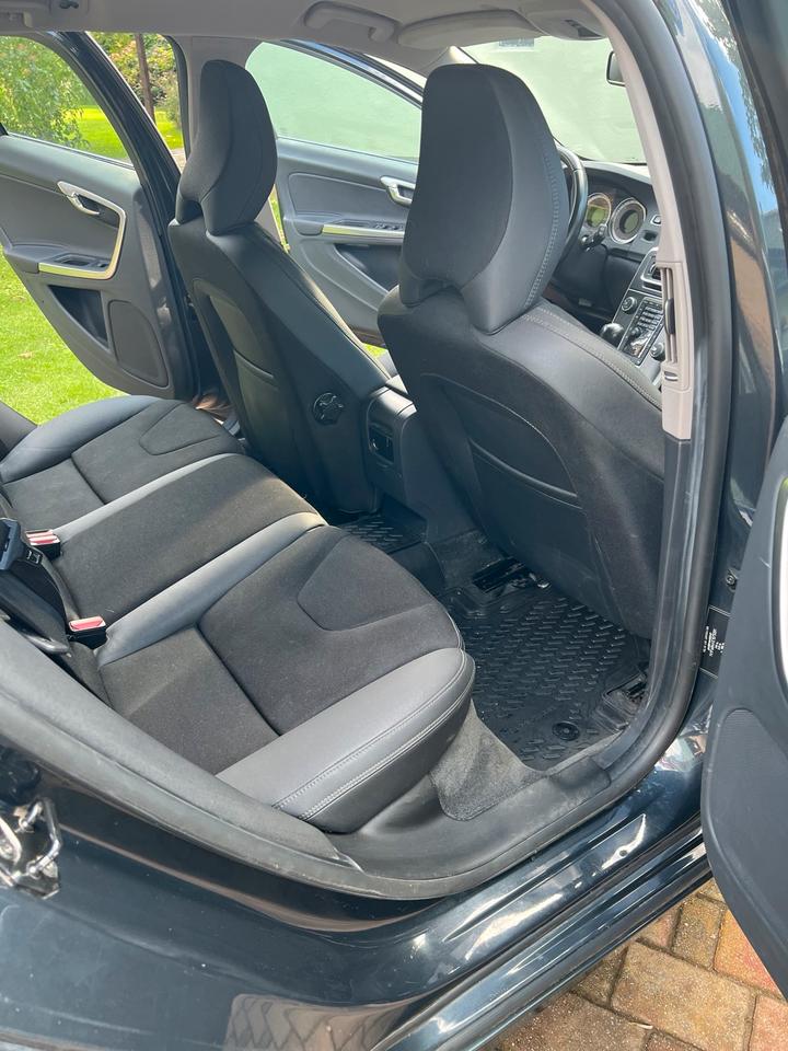 Volvo V60 2012 — photo 15