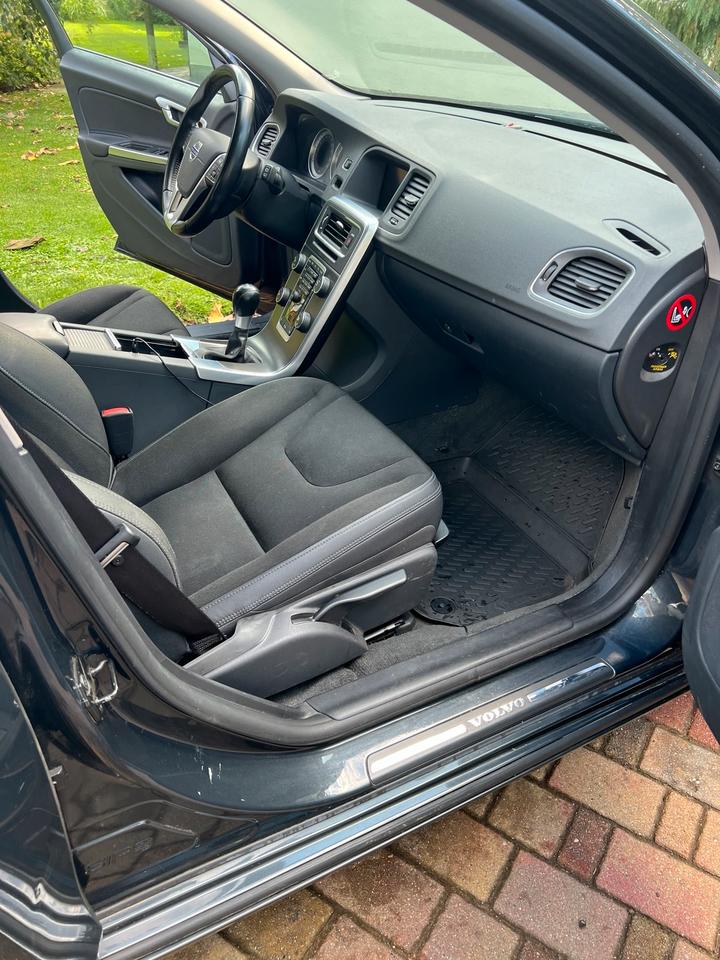 Volvo V60 2012 — photo 16