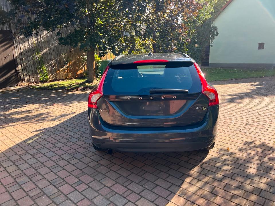 Volvo V60 2012 — interior