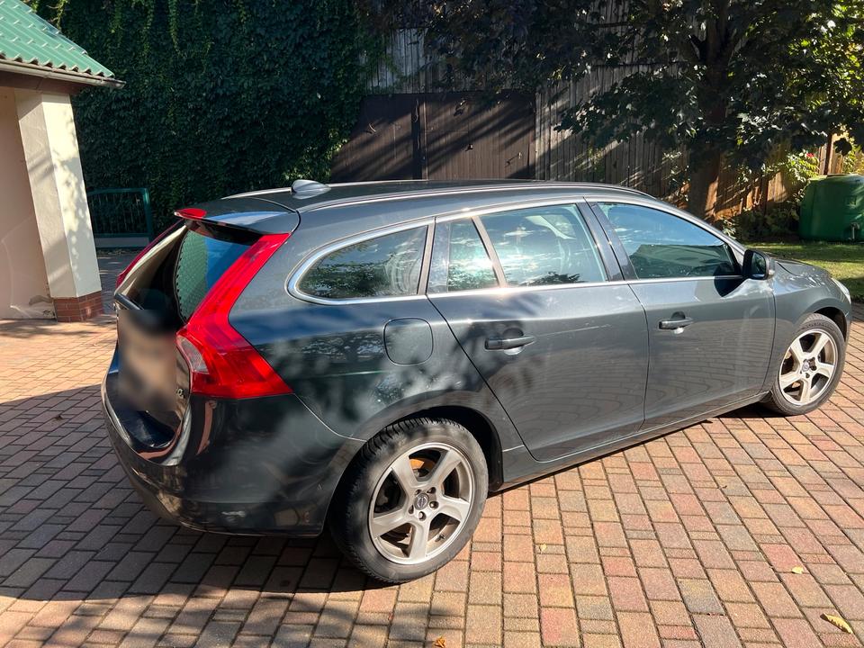 Volvo V60 2012 — engine
