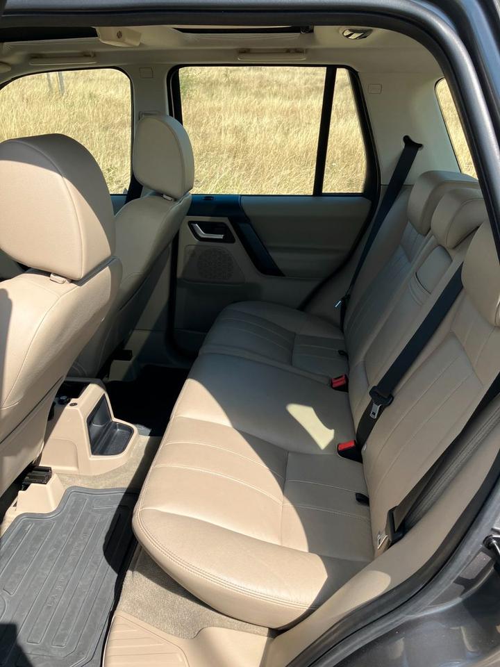 Land Rover Freelander 2010 — photo 15