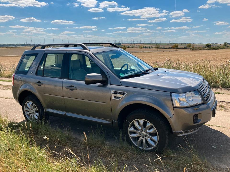 Land Rover Freelander 2010 — interior