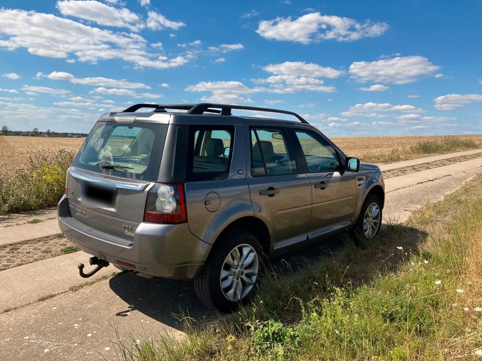 Land Rover Freelander 2010 — engine