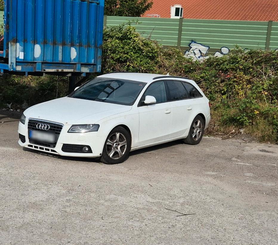 Audi A4 2009 — rear view