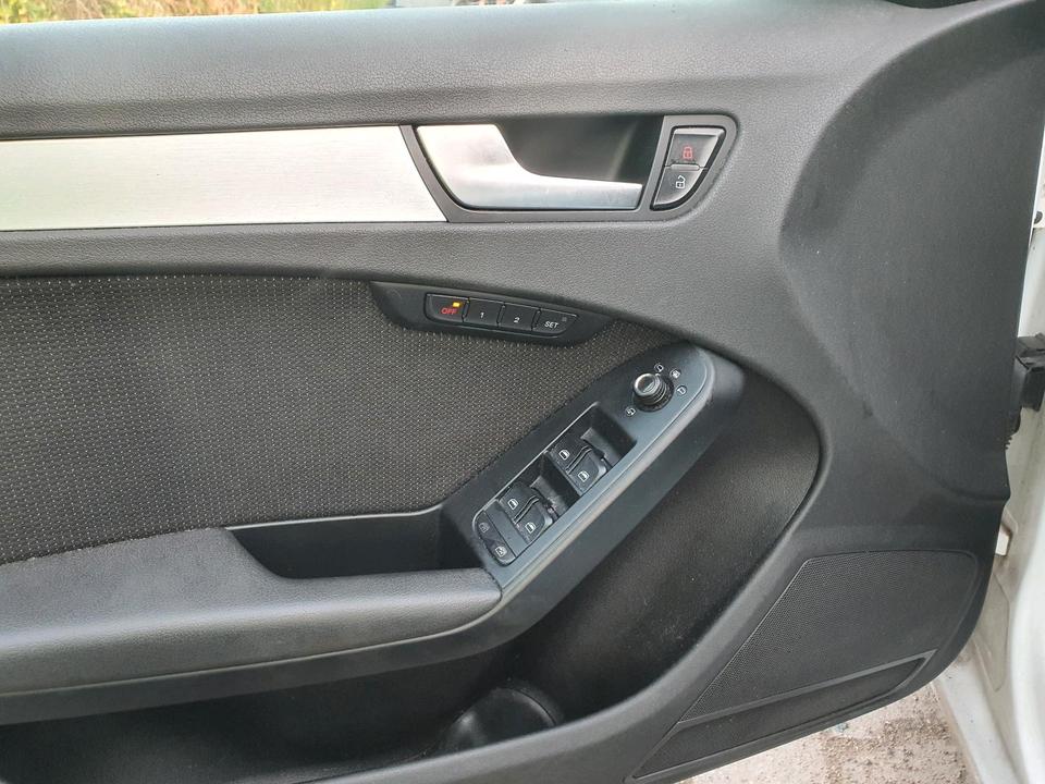 Audi A4 2009 — photo 7