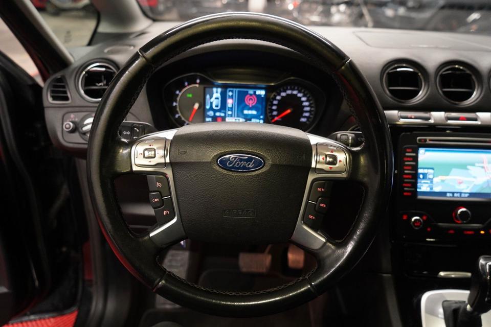Ford S-Max 2013 — photo 15