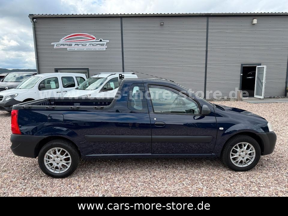 Dacia Logan 2011 — вигляд ззаду