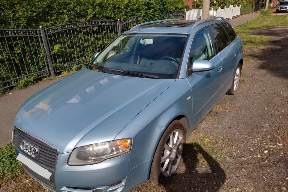Audi A4 2005 — rear view