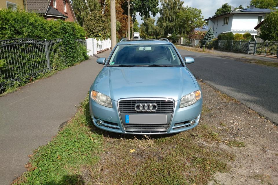 Audi A4 2005 — interior