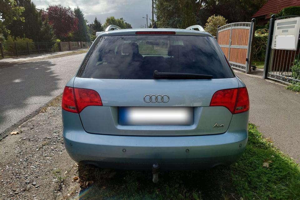 Audi A4 2005 — engine