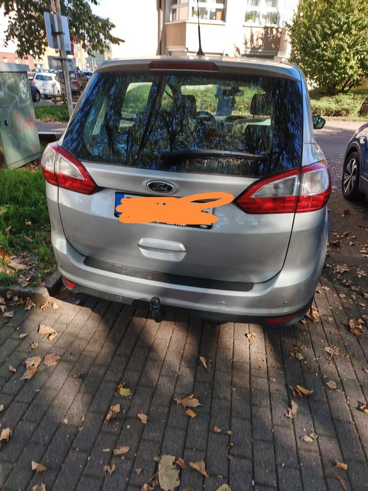 Ford C-Max 2011 — rear view