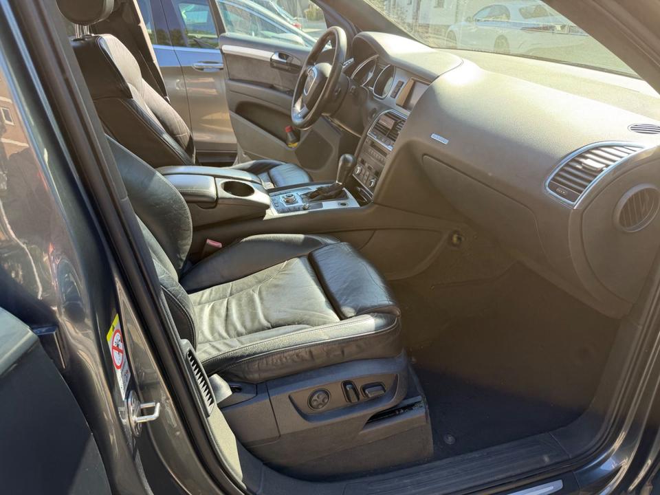 Audi Q7 2009 — engine