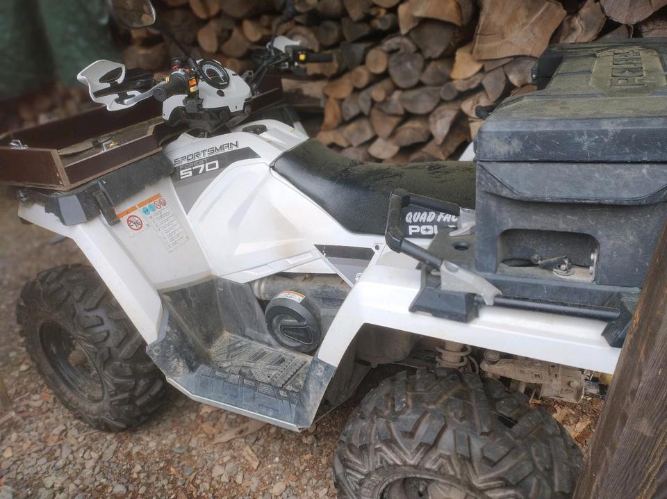 Weitere Motorräder Quad Polaris 570 Sportsman Forest 2014 — rear view