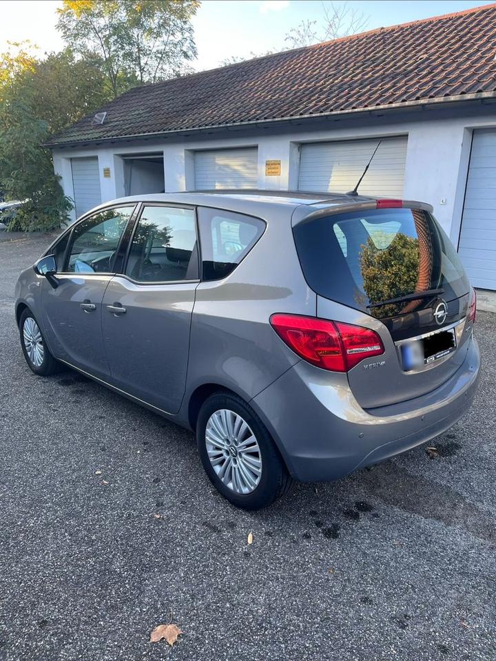 Opel Meriva 2013 — rear view