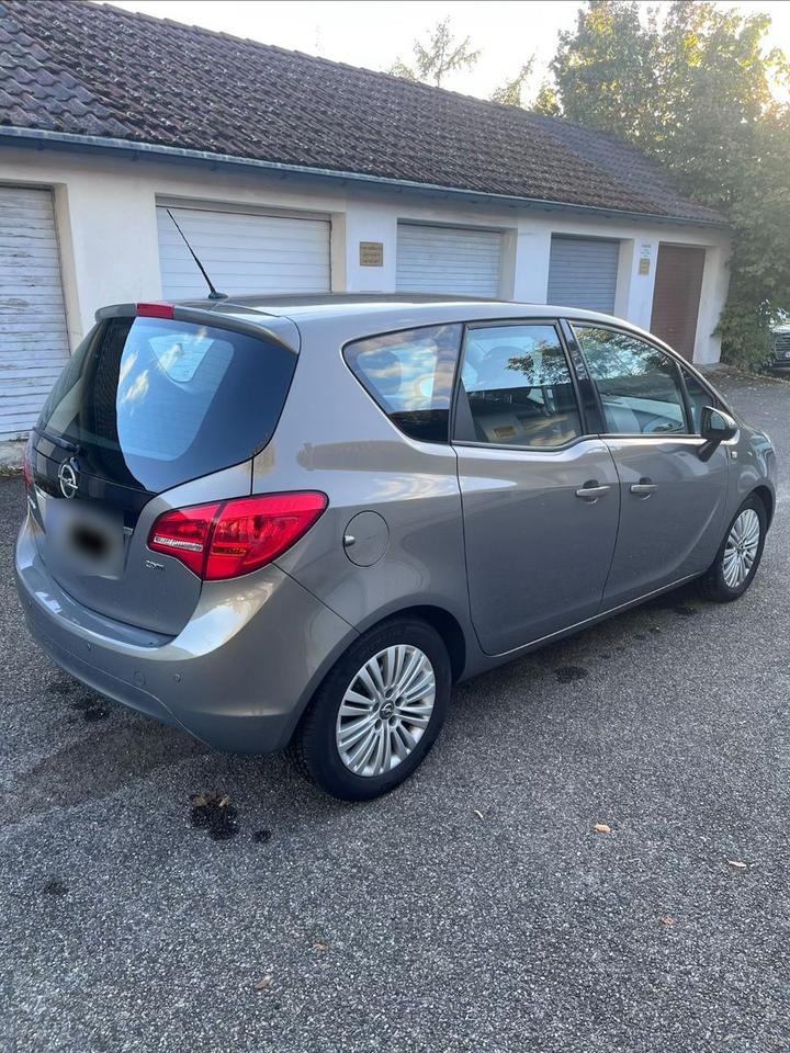 Opel Meriva 2013 — engine