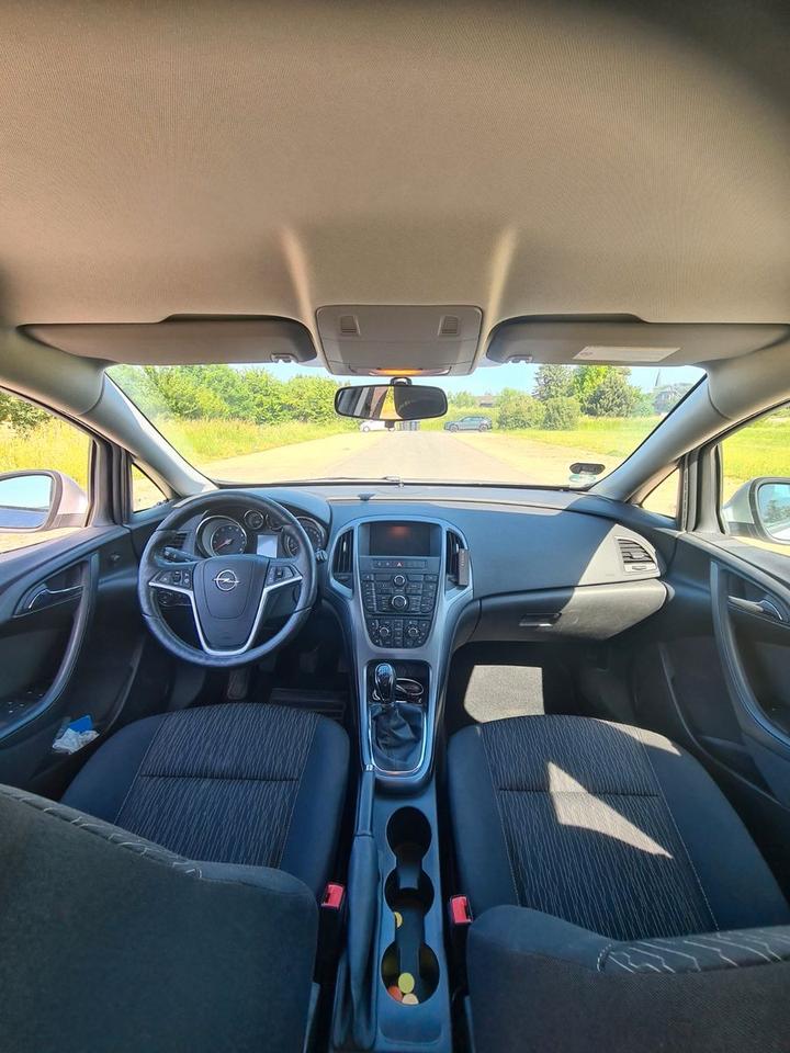 Opel Astra 2015 — photo 10