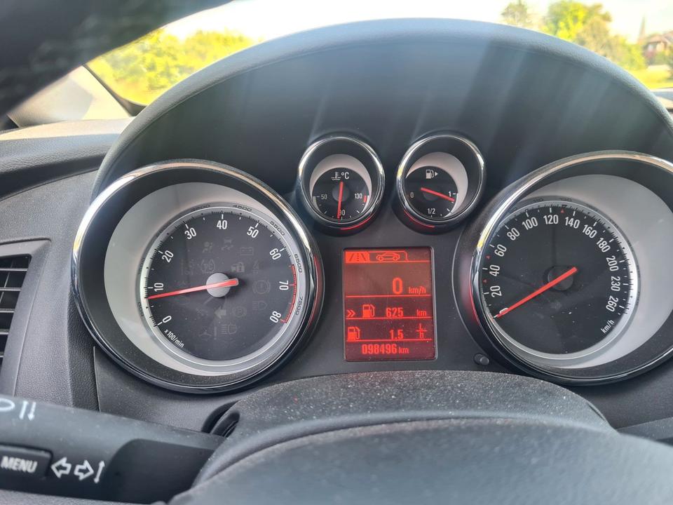 Opel Astra 2015 — photo 11