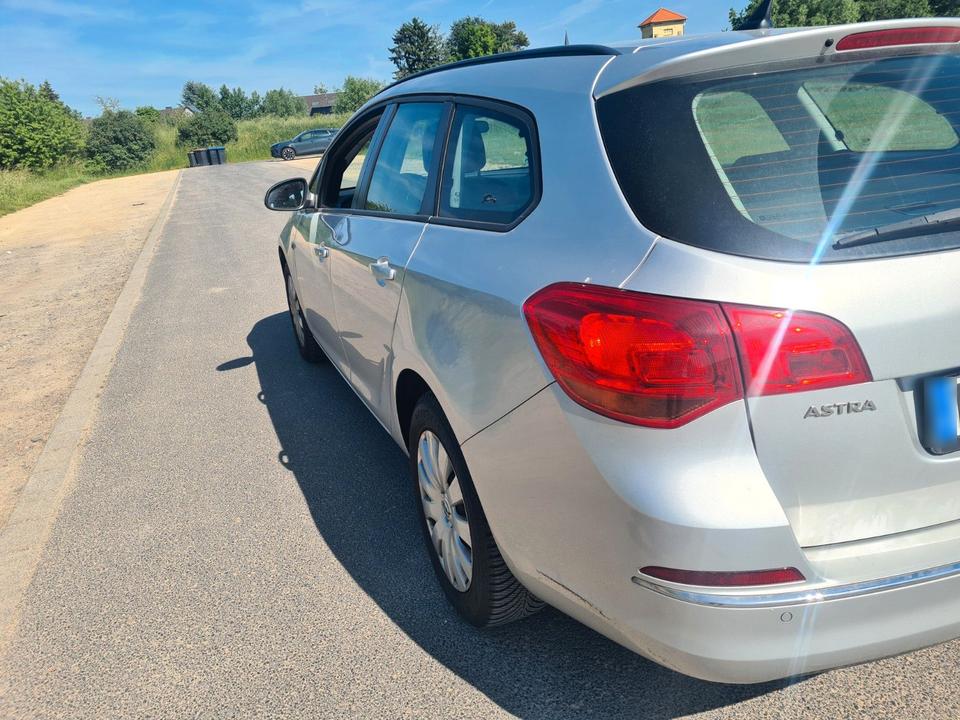Opel Astra 2015 — interior