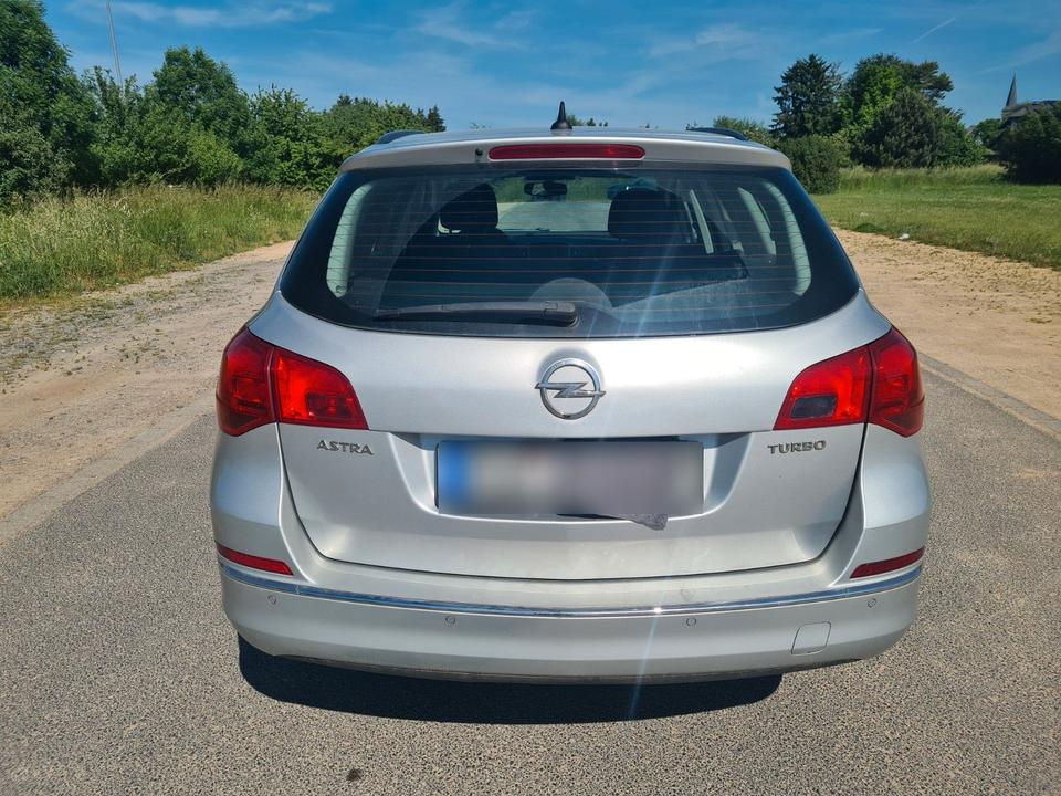 Opel Astra 2015 — engine