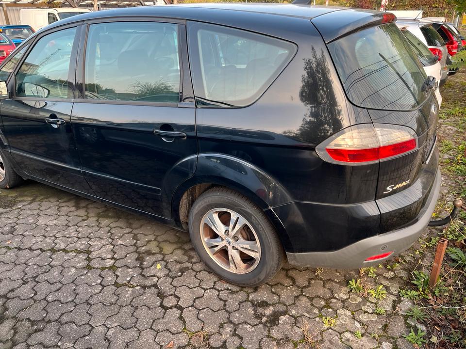 Ford S-Max 2008 — rear view