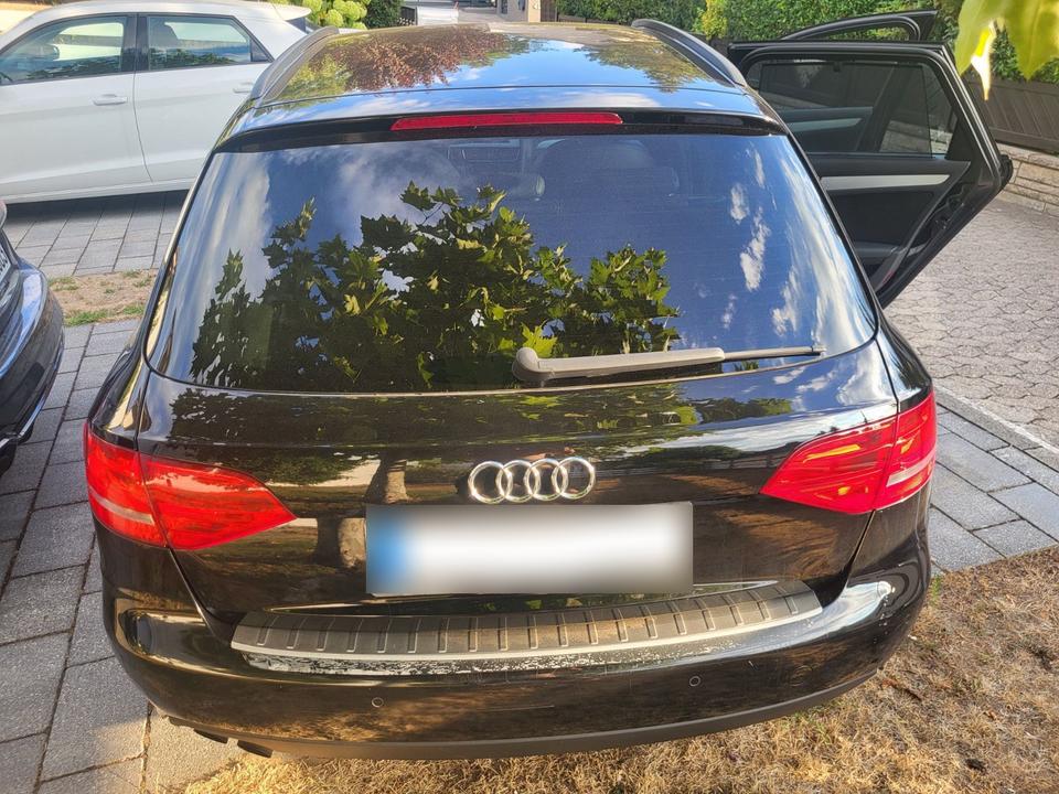 Audi A4 2009 — photo 13