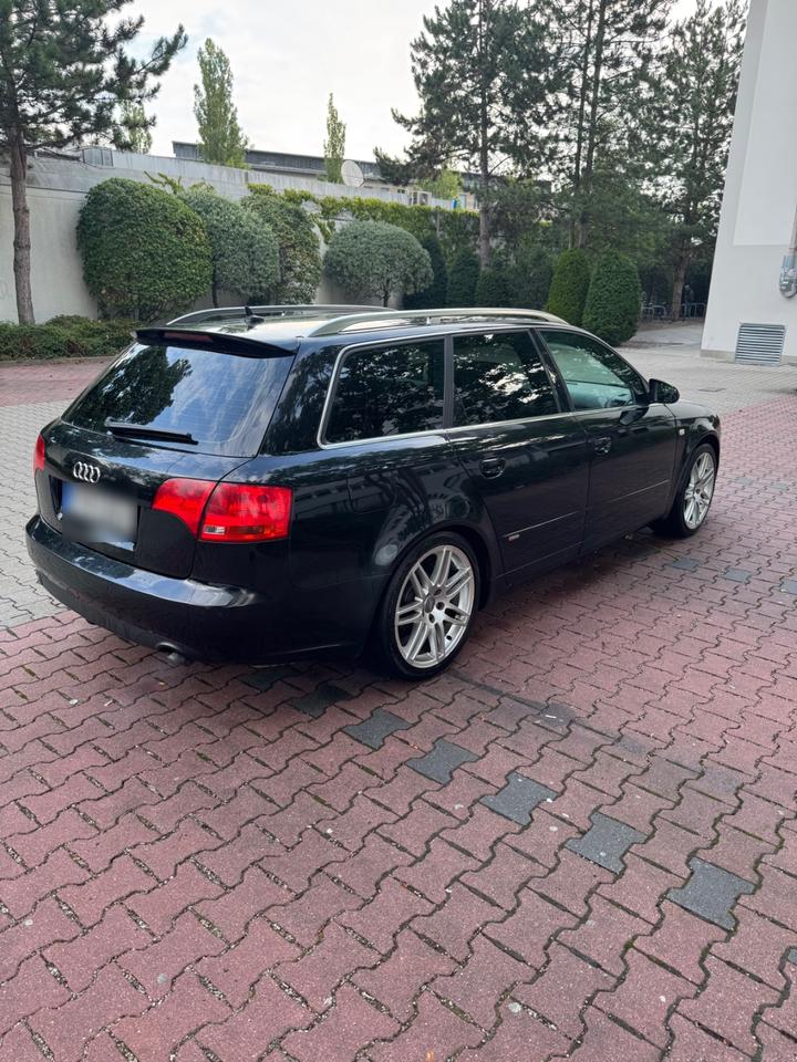 Audi A4 2007 — салон