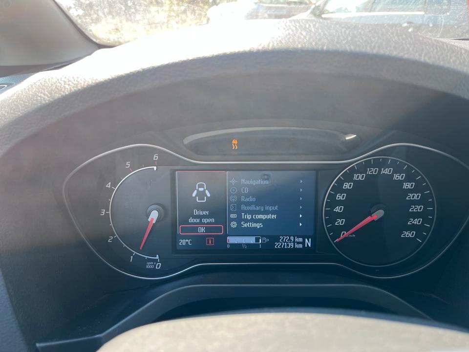 Ford S-Max 2011 — photo 11
