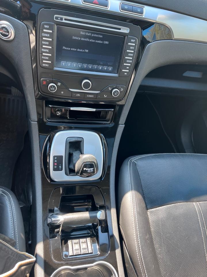 Ford S-Max 2011 — photo 12