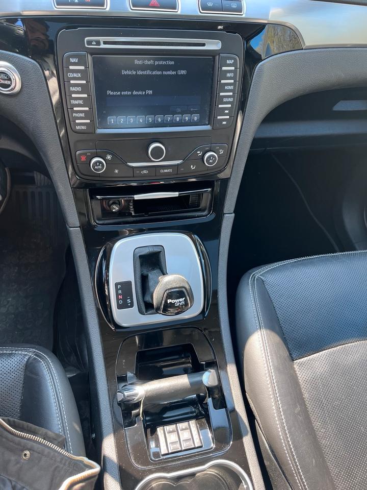Ford S-Max 2011 — photo 13