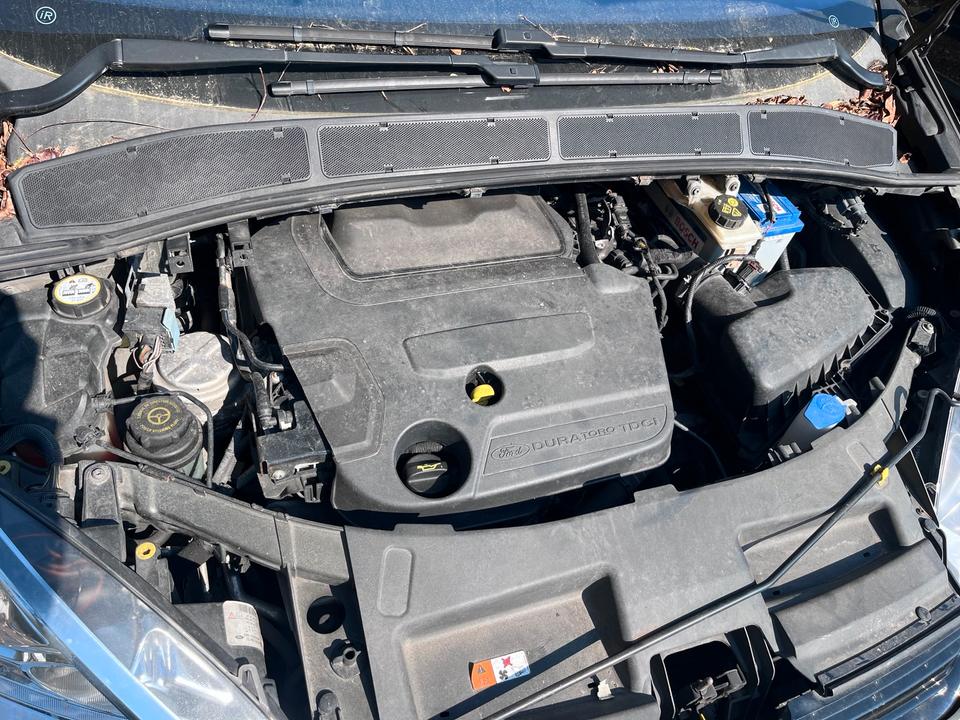 Ford S-Max 2011 — photo 16