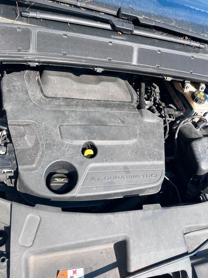Ford S-Max 2011 — photo 17