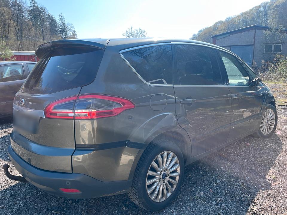Ford S-Max 2011 — rear view