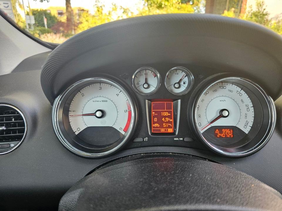 Peugeot 308 2012 — engine