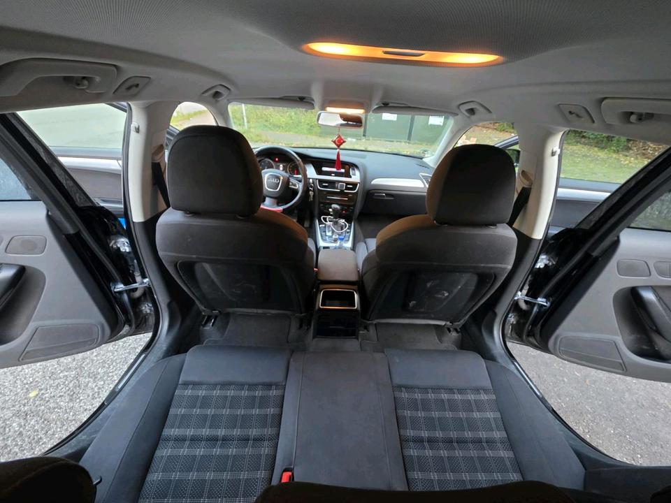 Audi A4 2010 — photo 8