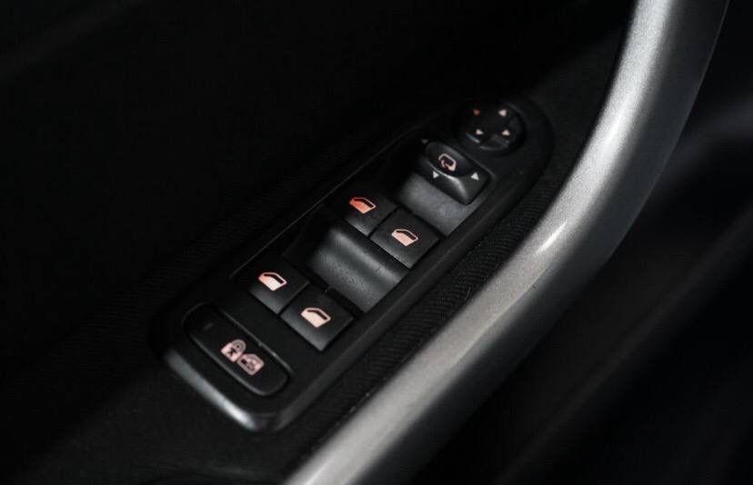 Peugeot 308 2012 — photo 8