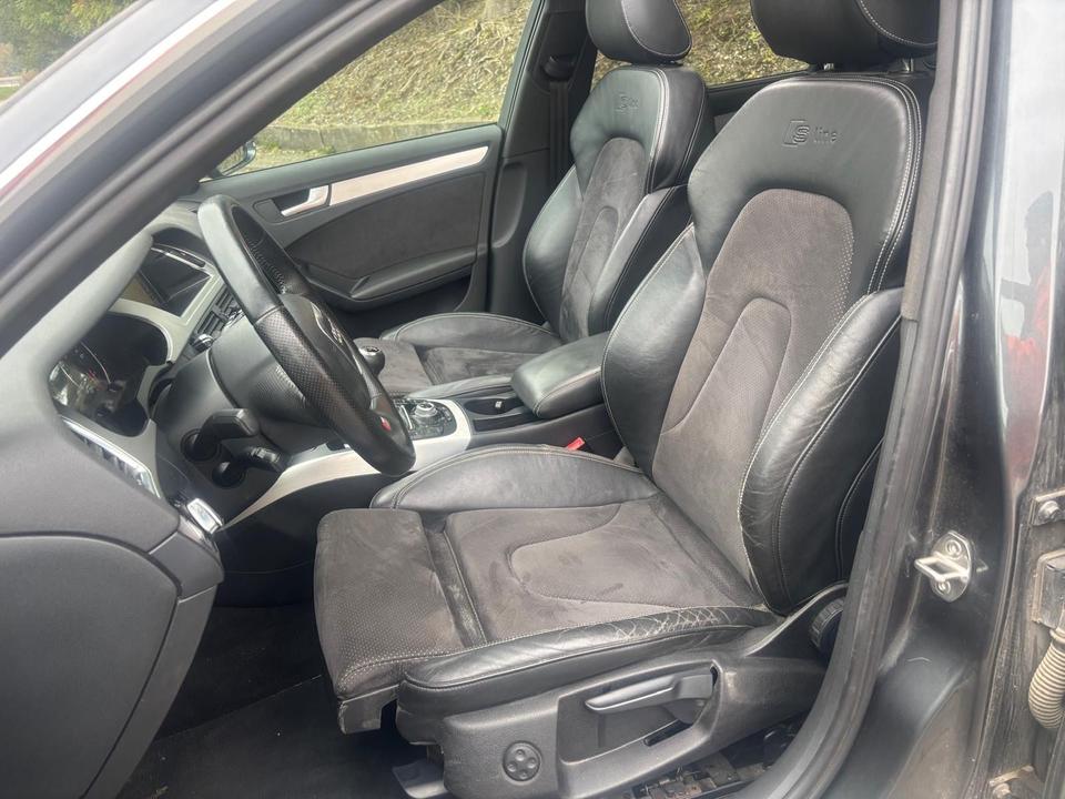Audi A4 2010 — photo 8