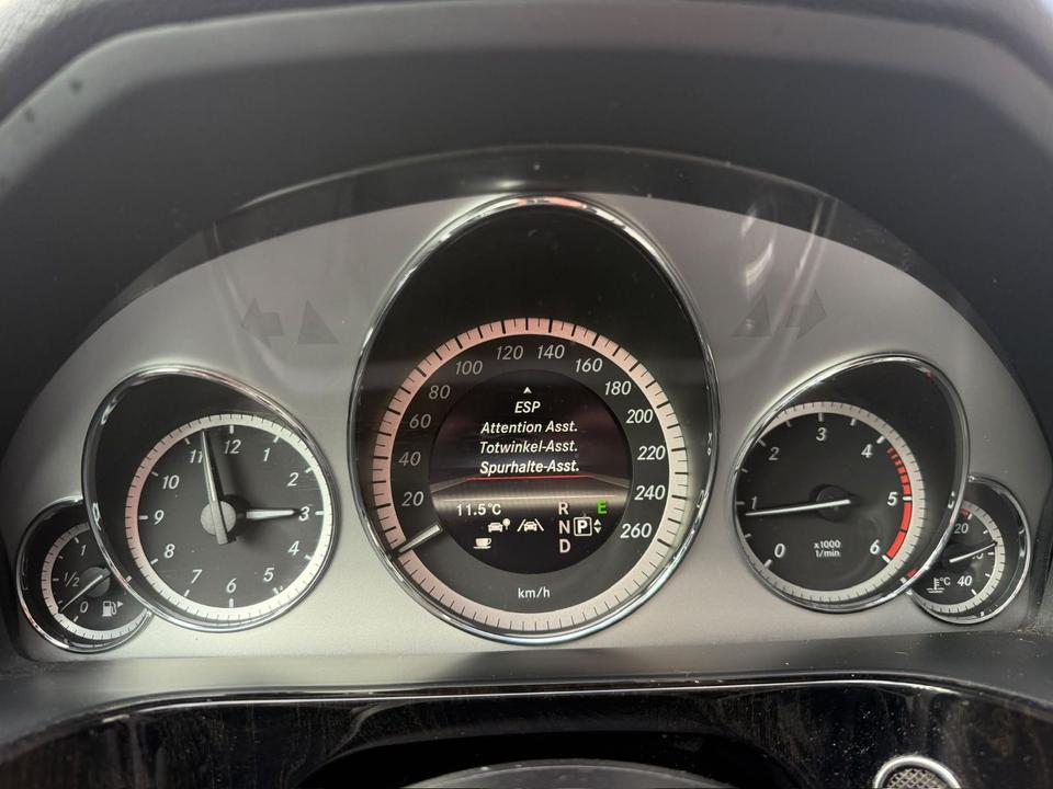 Mercedes Benz E 250 2013 — photo 14