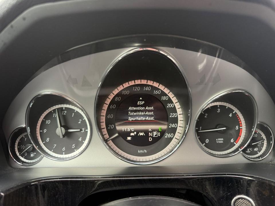 Mercedes Benz E 250 2013 — photo 15