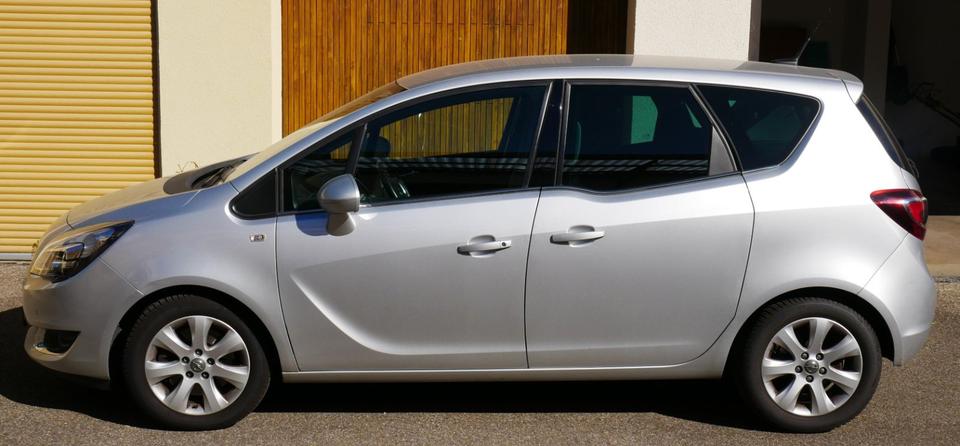 Opel Meriva 2015 — вигляд ззаду
