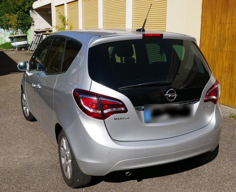 Opel Meriva 2015 — салон