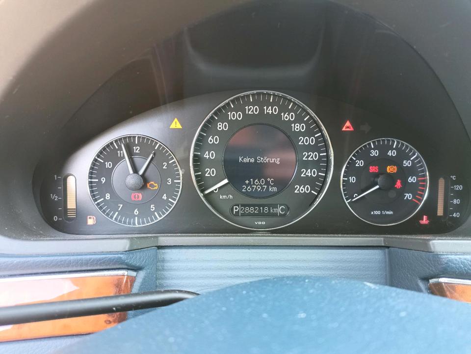 Mercedes Benz E 500 2004 — photo 12