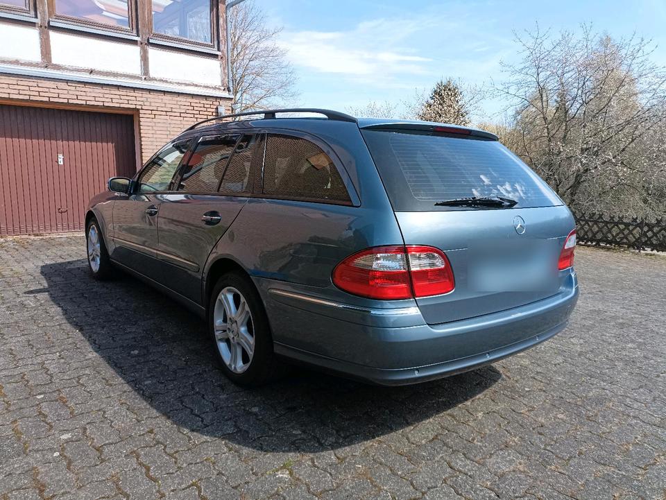 Mercedes Benz E 500 2004 — interior
