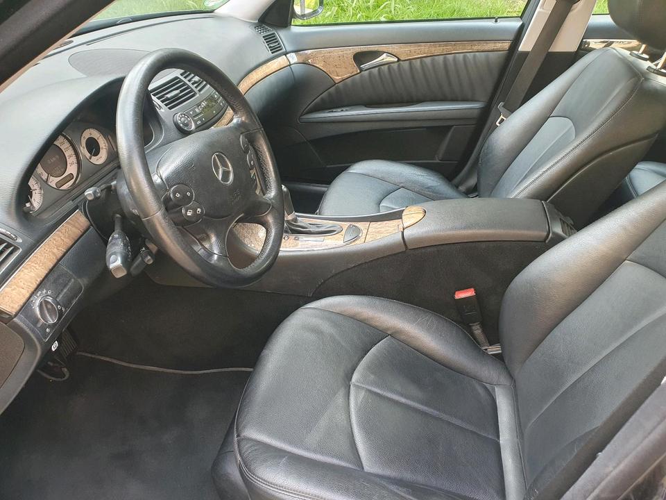 Mercedes Benz E 320 2008 — photo 13